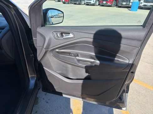 Used 2018 Ford Escape SE image 24