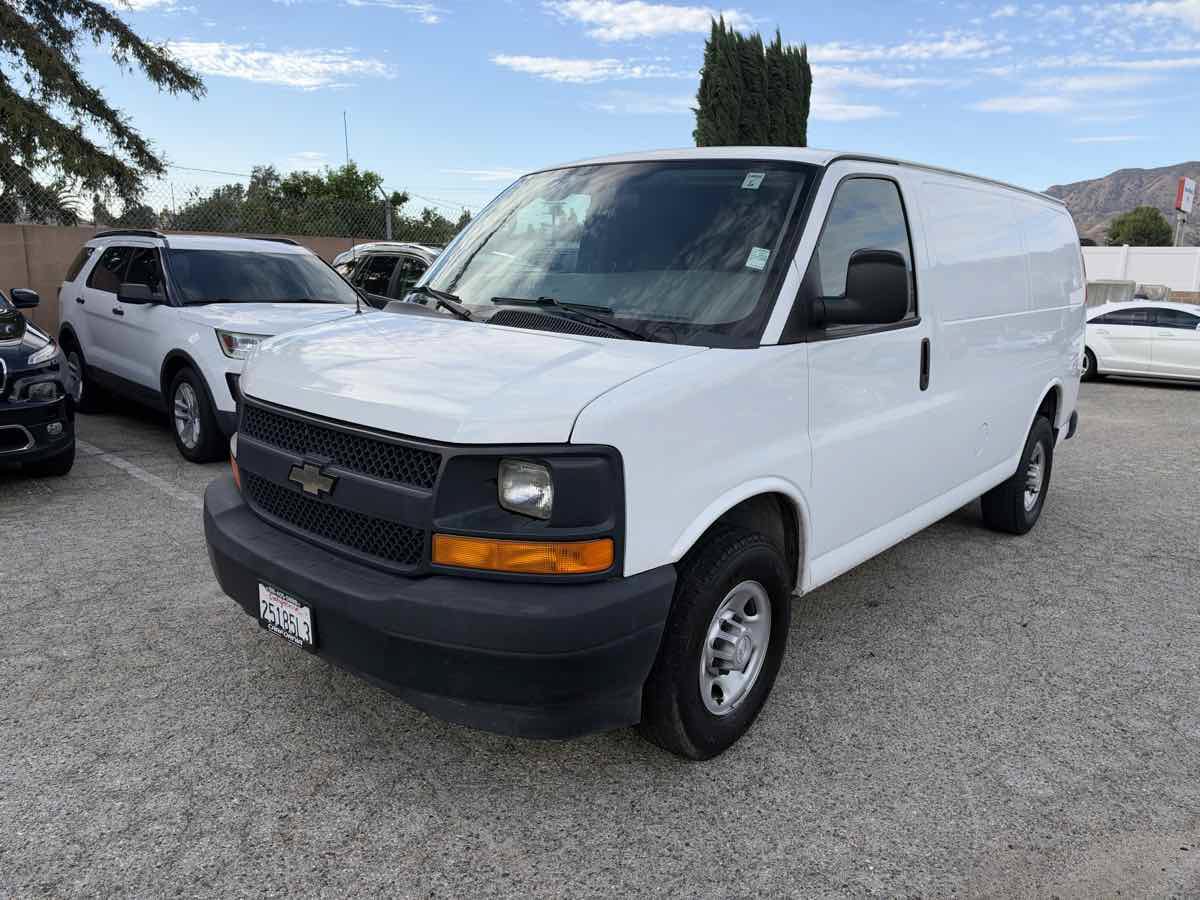Used 2017 Chevrolet Express 2500 RWD image 3