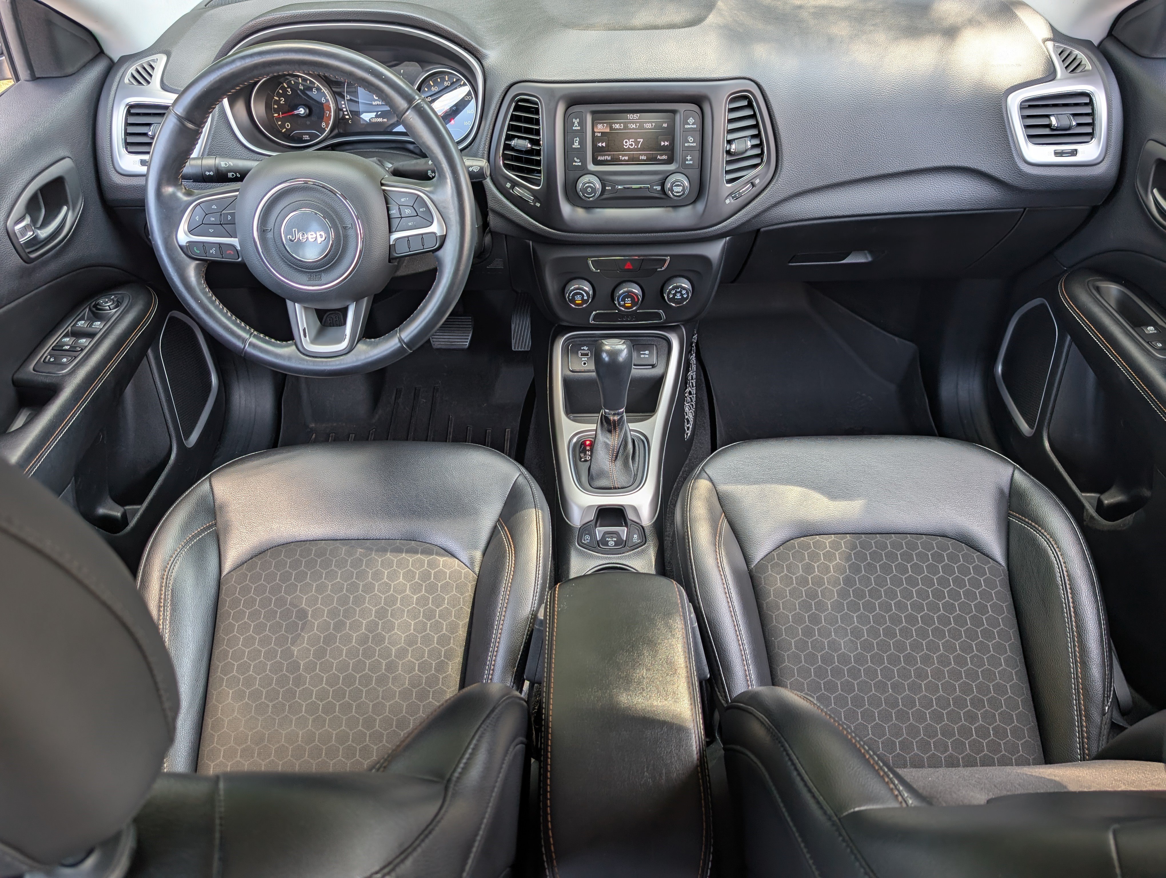 Used 2018 Jeep Compass Latitude FWD image 22