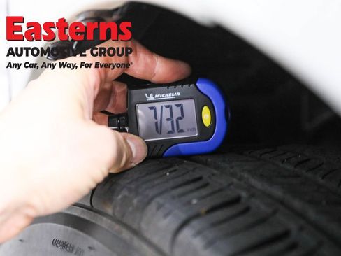 Used 2020 Nissan Pathfinder SL AWD/4WD image 32