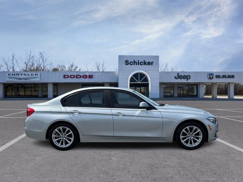 Used 2016 BMW 320i Sedan RWD image 2