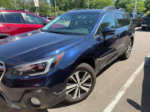 Used 2018 Subaru Outback 2.5i Limited AWD/4WD image 3