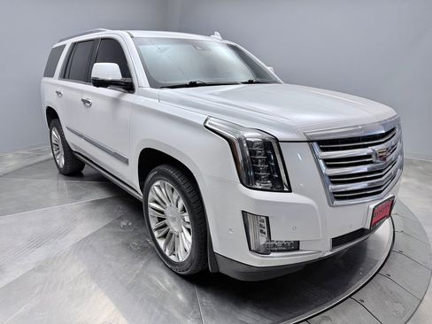 Used 2020 Cadillac Escalade Platinum image 3