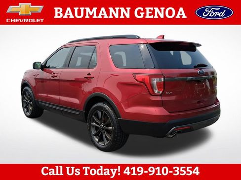 Used 2017 Ford Explorer XLT w/ Equipment Group 202A AWD/4WD image 3