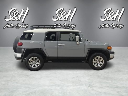 Used 2014 Toyota FJ Cruiser 4WD w/ Upgrade Package image 23