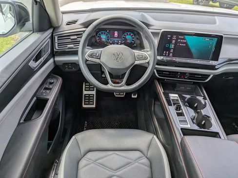 Used 2024 Volkswagen Atlas Peak Edition SEL AWD/4WD image 18