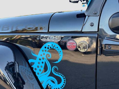 Used 2013 Jeep Wrangler Unlimited Rubicon w/ Connectivity Group image 11