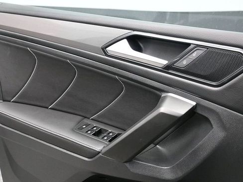 Used 2024 Volkswagen Tiguan SE image 23