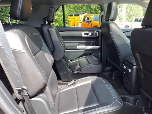 Used 2023 Ford Explorer XLT w/ Equipment Group 202A AWD/4WD image 12