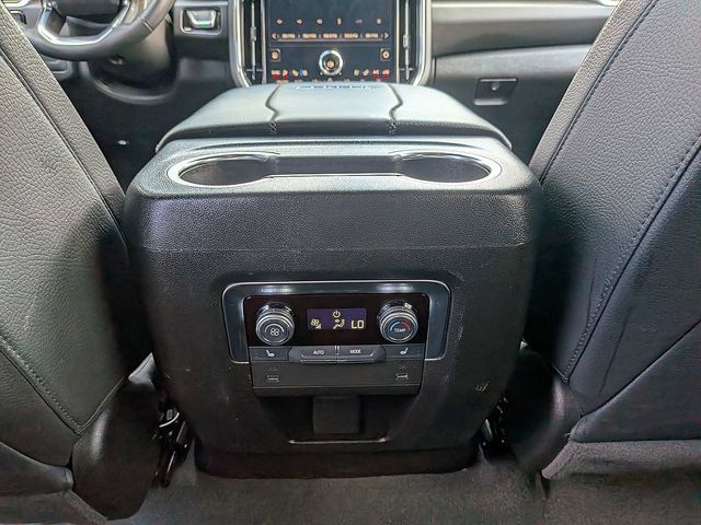 Used 2025 GMC Yukon XL Denali AWD/4WD image 15
