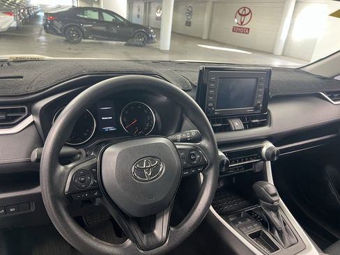 Used 2021 Toyota RAV4 LE image 6