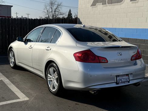Used 2011 INFINITI G37 Journey w/ Premium Pkg image 4