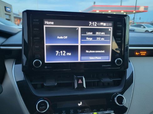 Used 2022 Toyota Corolla LE FWD image 35