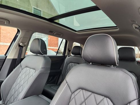 Used 2026 Volkswagen Atlas SEL Premium R-Line image 12