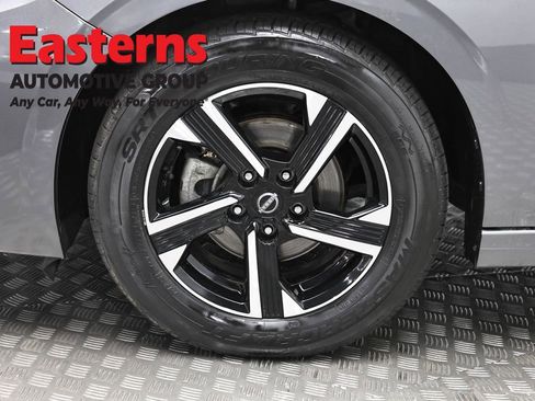 Used 2024 Nissan Sentra SV FWD image 32