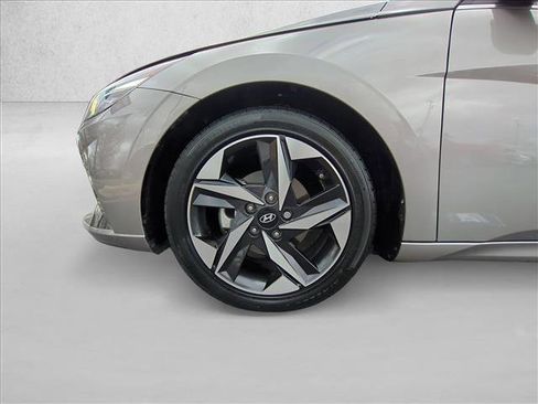 Used 2021 Hyundai Elantra Limited image 23