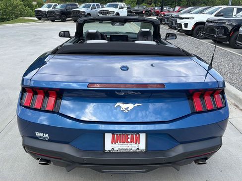Used 2024 Ford Mustang Convertible RWD image 4