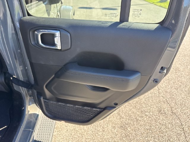 Used 2021 Jeep Wrangler Unlimited Sahara AWD/4WD image 14