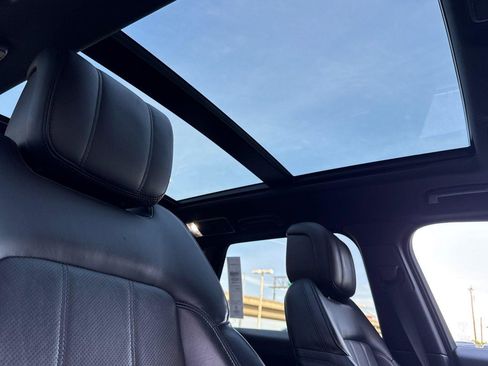 Used 2020 Land Rover Range Rover Sport HSE image 16