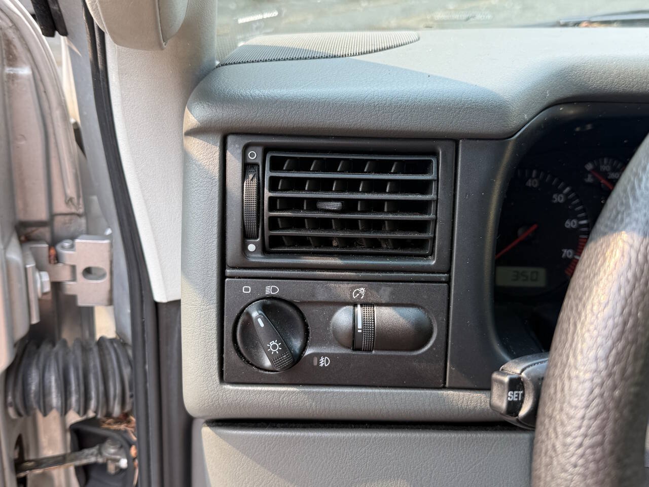 Used 2003 Volkswagen Eurovan MV FWD image 21
