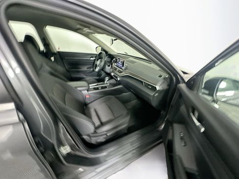 Used 2025 Nissan Altima 2.5 SV image 29