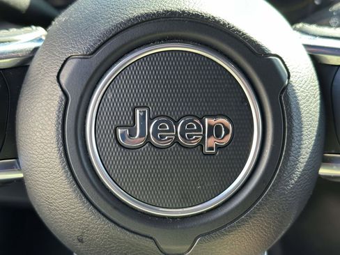 Used 2021 Jeep Wrangler Unlimited Sahara AWD/4WD image 21
