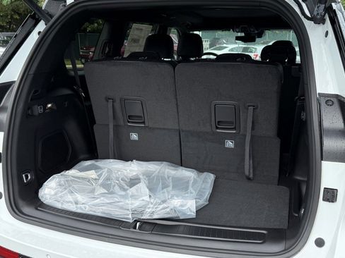 New 2025 Jeep Grand Cherokee L Limited w/ Luxury Tech Group II image 16