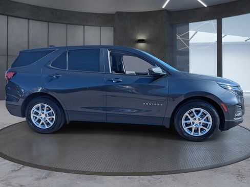 Used 2022 Chevrolet Equinox LS w/ LS Convenience Package image 7