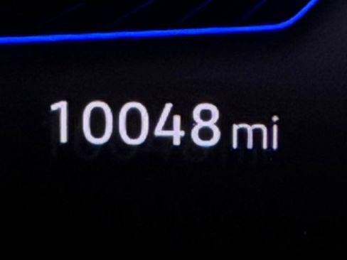 Used 2025 Volkswagen Taos SE image 28