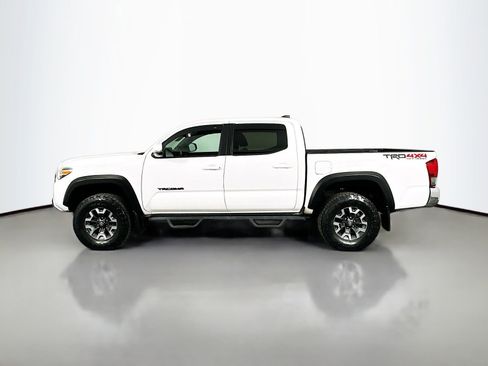 Certified 2017 Toyota Tacoma TRD Off-Road w/ Tow Package (A/T) image 4