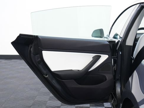 Used 2019 Tesla Model 3 Performance image 24