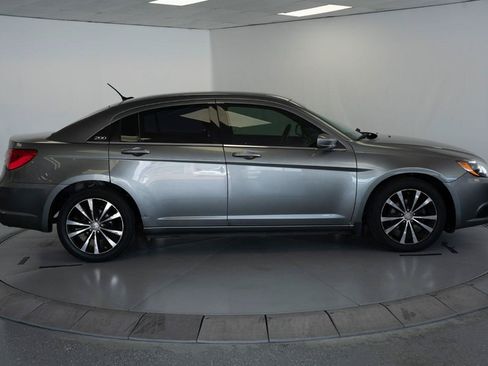 Used 2013 Chrysler 200 Limited FWD image 7