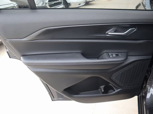 New 2025 Jeep Grand Cherokee L Altitude image 17