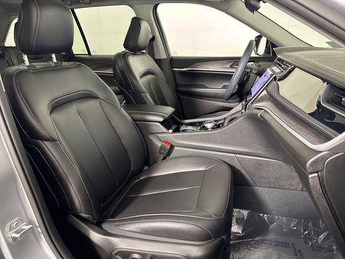 Used 2023 Jeep Grand Cherokee 4WD 4xe image 12