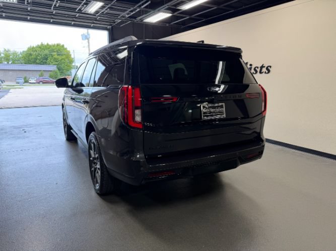 Used 2025 Ford Expedition Platinum w/ Stealth Performance Package AWD/4WD image 3