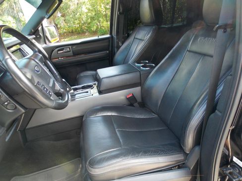 Used 2016 Ford Expedition EL Platinum image 2