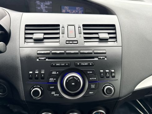 Used 2013 MAZDA MAZDA3 i Touring image 19
