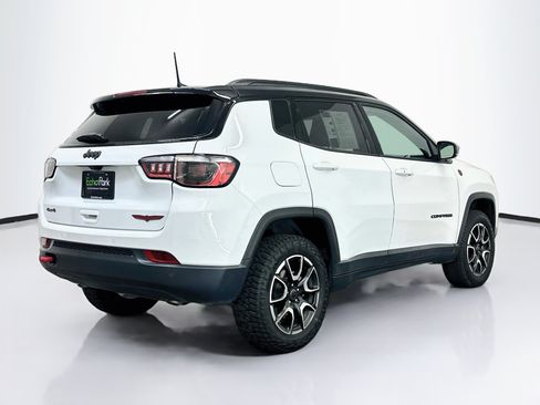 Used 2025 Jeep Compass Trailhawk AWD/4WD image 9