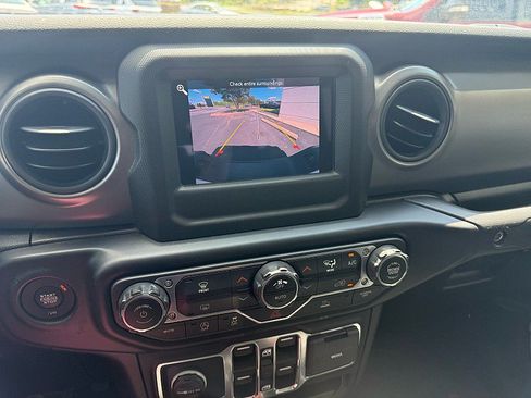 Used 2021 Jeep Gladiator Sport AWD/4WD image 29