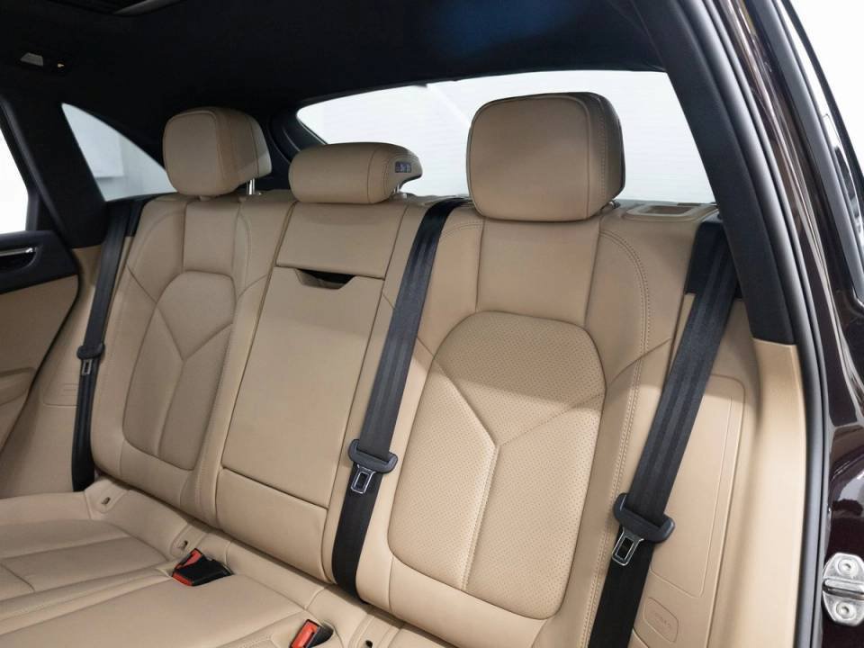 Certified 2026 Porsche Macan AWD/4WD image 21