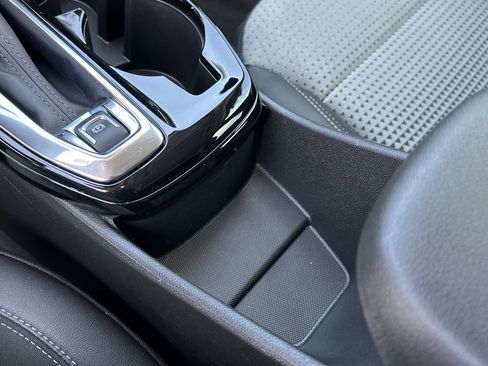 Used 2025 Chevrolet Trax LT image 28