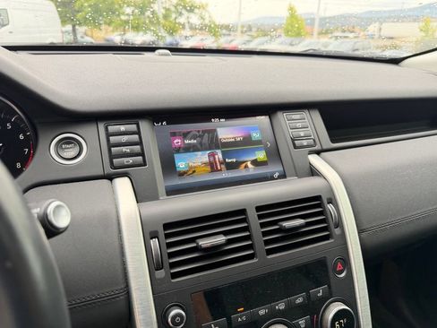 Used 2019 Land Rover Discovery Sport HSE AWD/4WD image 18