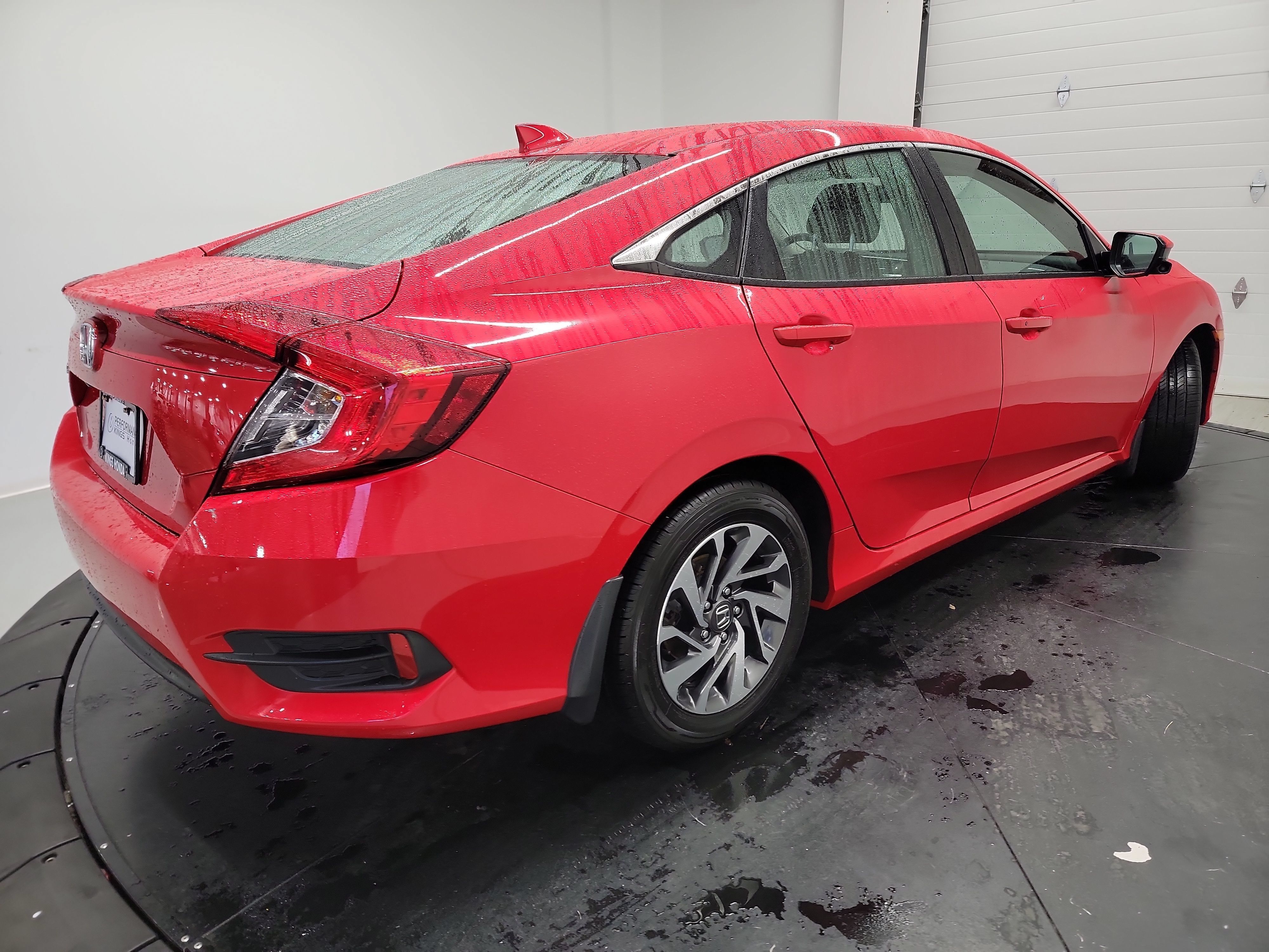 Used 2018 Honda Civic EX image 9