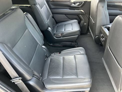 Used 2021 Chevrolet Tahoe Z71 w/ Luxury Package AWD/4WD image 27