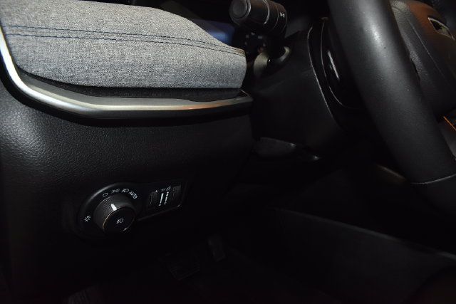 Used 2024 Jeep Compass Latitude AWD/4WD image 15