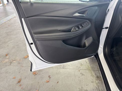 Used 2025 Buick Encore GX Preferred image 25