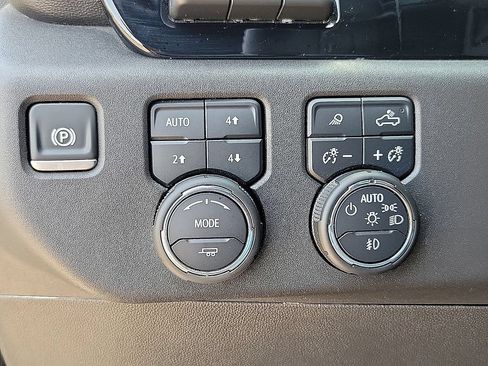 Used 2025 Chevrolet Silverado 1500 ZR2 w/ Technology Package AWD/4WD image 17