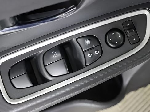 Used 2023 Nissan Versa SR w/ Trunk Package FWD image 13