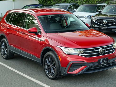Used 2022 Volkswagen Tiguan SE AWD/4WD image 9