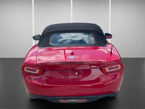 Used 2018 FIAT 124 Spider Classica w/ Technology & Siriusxm Group RWD image 11